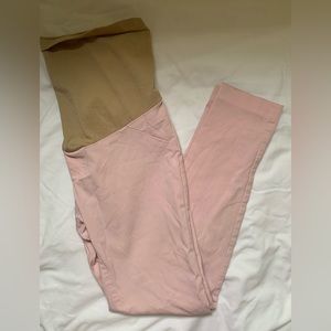 Baby pink maternity pants. Skinny leg. Fake pockets. Beige panel. Size small